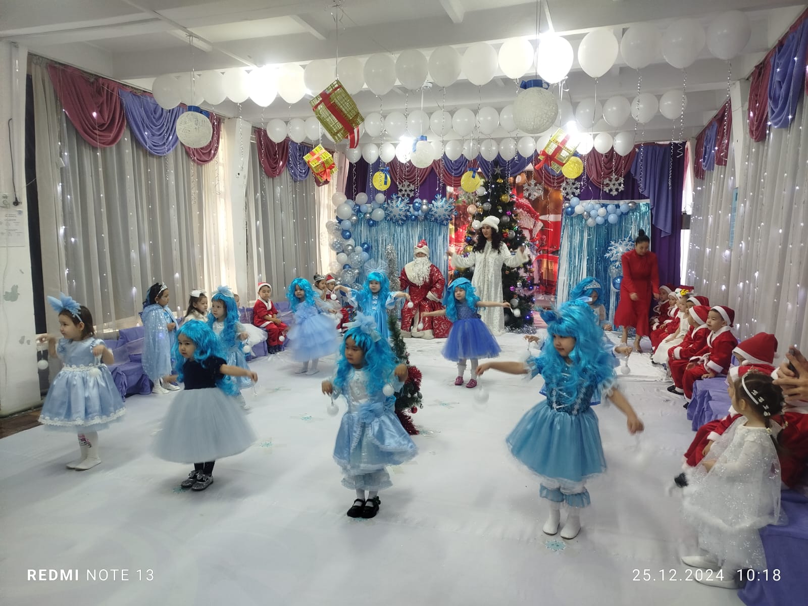 Жаңа жыл мерекесі  ересек Бәйтерек тобында